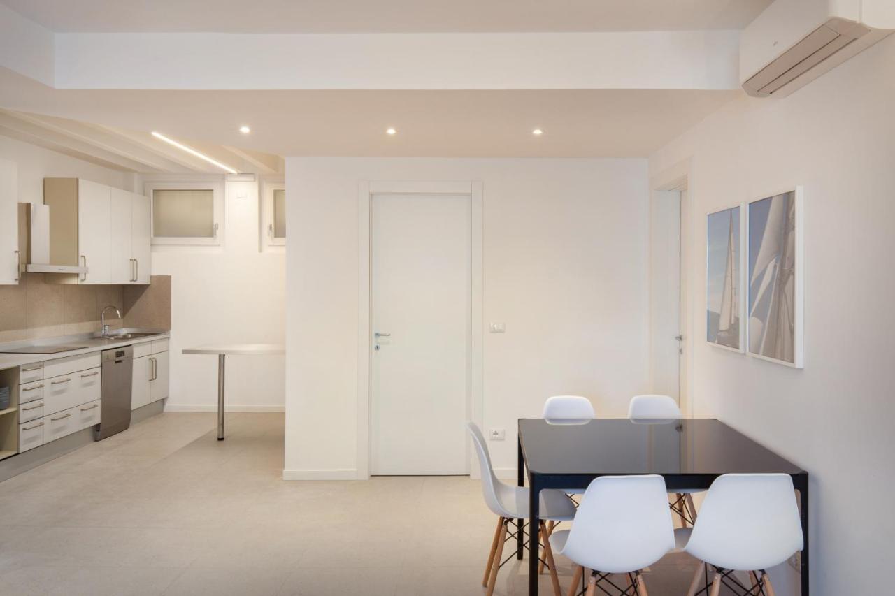 Apartment Azzurro Torri Del Benaco Εξωτερικό φωτογραφία
