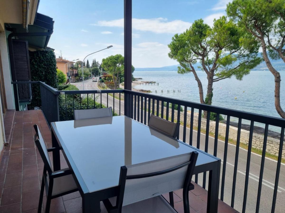 Apartment Azzurro Torri Del Benaco Εξωτερικό φωτογραφία