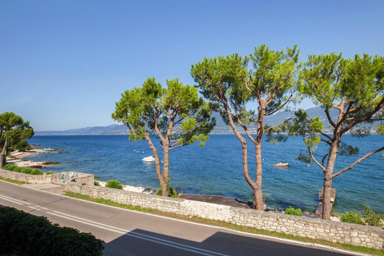 Apartment Azzurro Torri Del Benaco Εξωτερικό φωτογραφία
